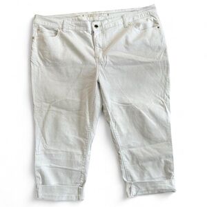 Jennifer Lopez White Capri Pants